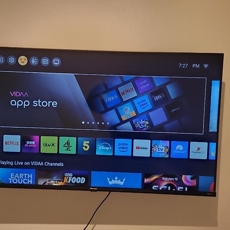 Appartamento Flat With Work Station, Monitor, Smart Tv & Netflix Londra Esterno foto