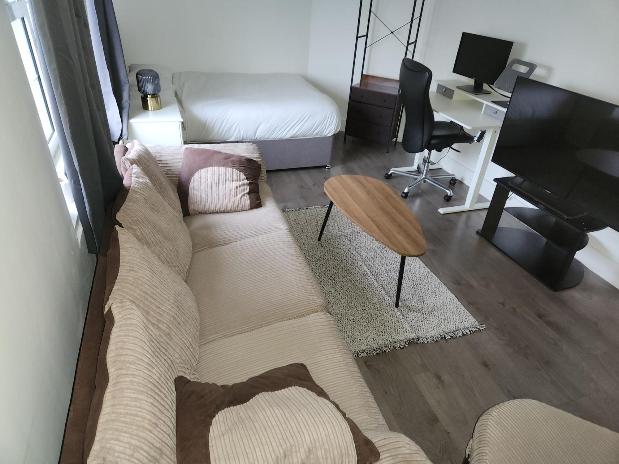 Appartamento Flat With Work Station, Monitor, Smart Tv & Netflix Londra Esterno foto