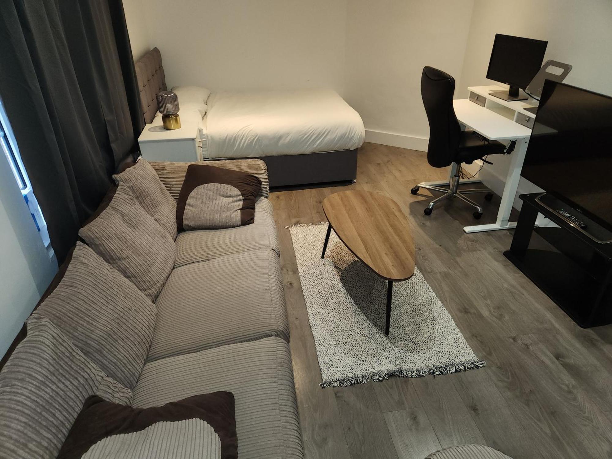 Appartamento Flat With Work Station, Monitor, Smart Tv & Netflix Londra Esterno foto