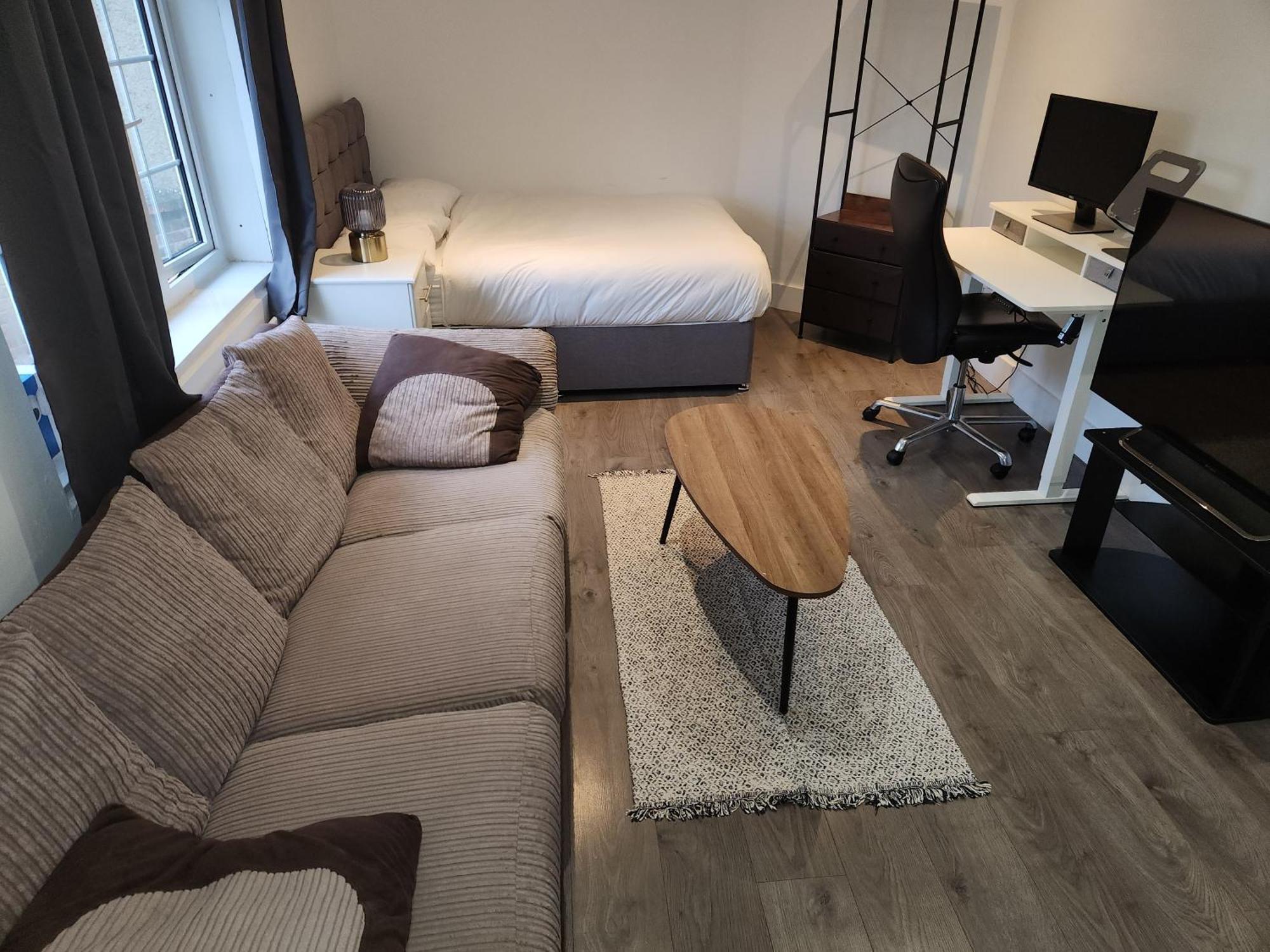 Appartamento Flat With Work Station, Monitor, Smart Tv & Netflix Londra Esterno foto