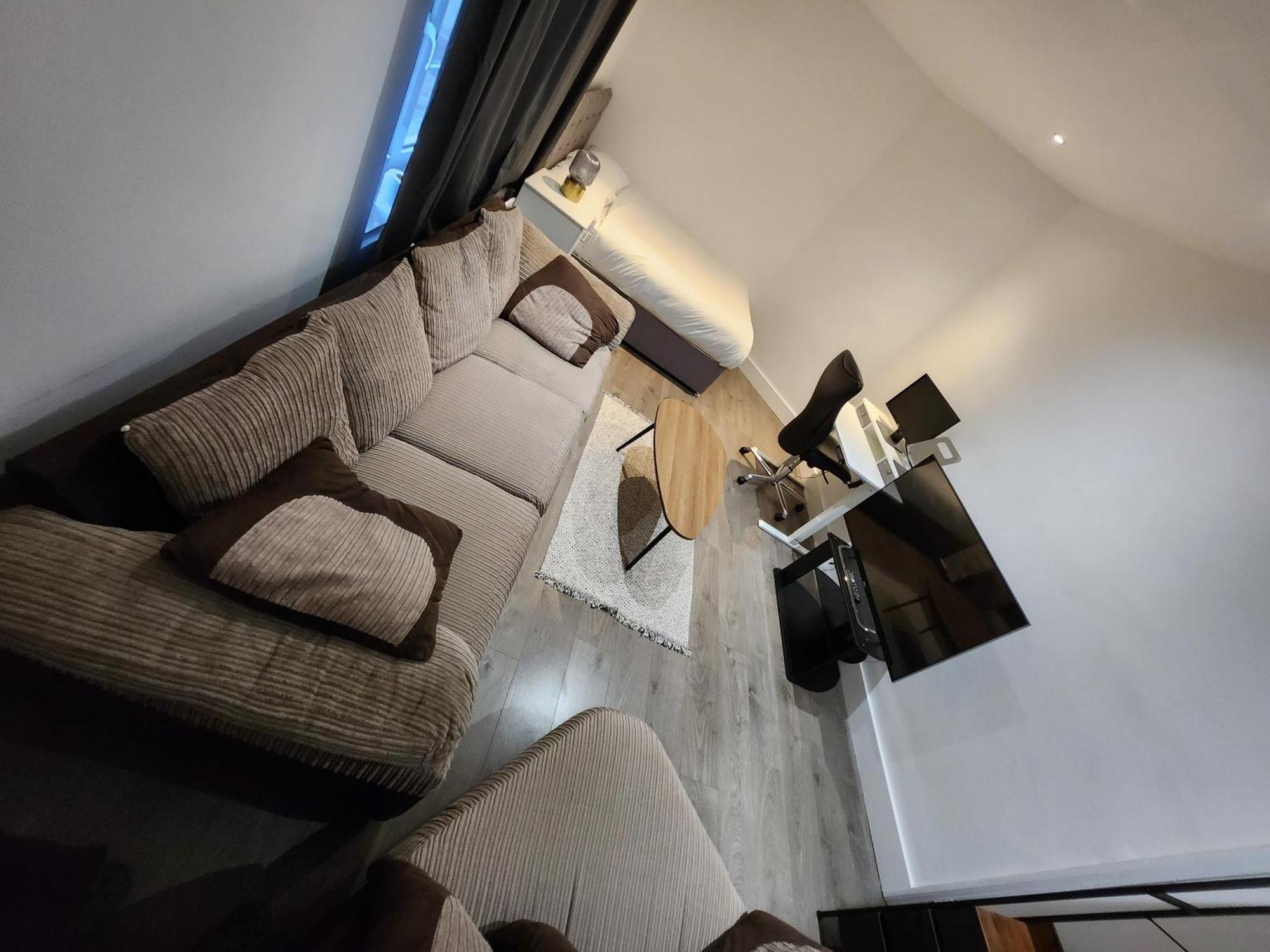 Appartamento Flat With Work Station, Monitor, Smart Tv & Netflix Londra Esterno foto